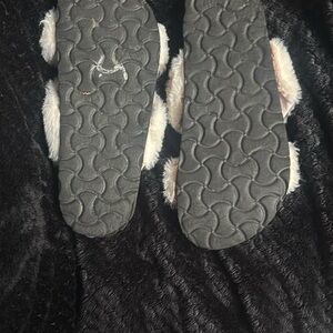 UNIONBAY Black and Cream Fuzzy Sandals